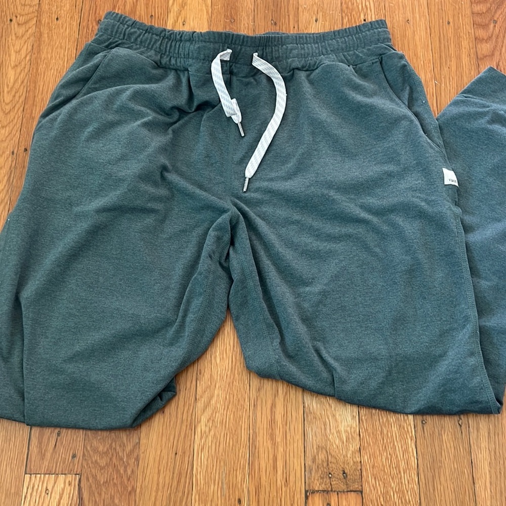 Vuori Women’s performance joggers